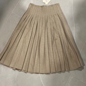 #7 A Donna Bella woman’s warm soft pleated skirt xs